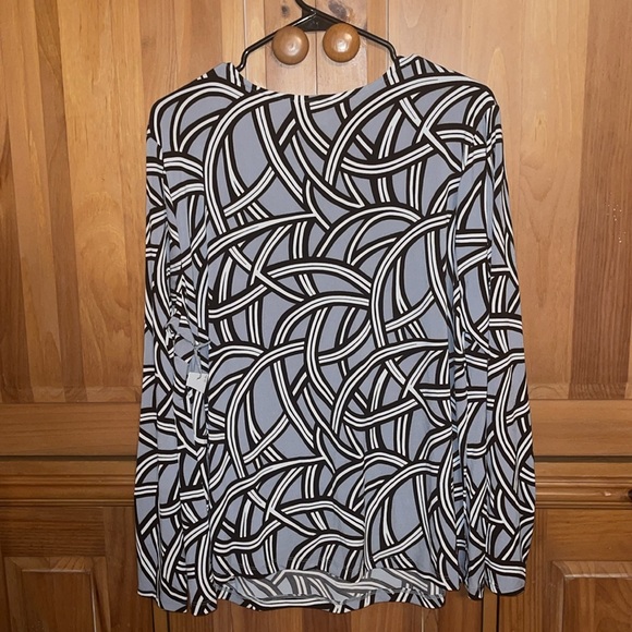 Liz Claiborne top - side OX. Brand new with tag. Never been worn. Soft - Picture 5 of 5